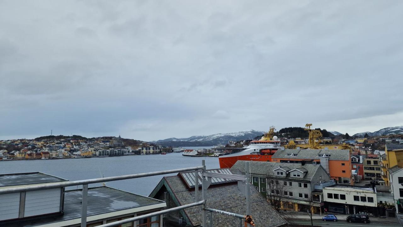 Lovely 2-Bedroom Loft With Panoramic View. Kristiansund Bagian luar foto